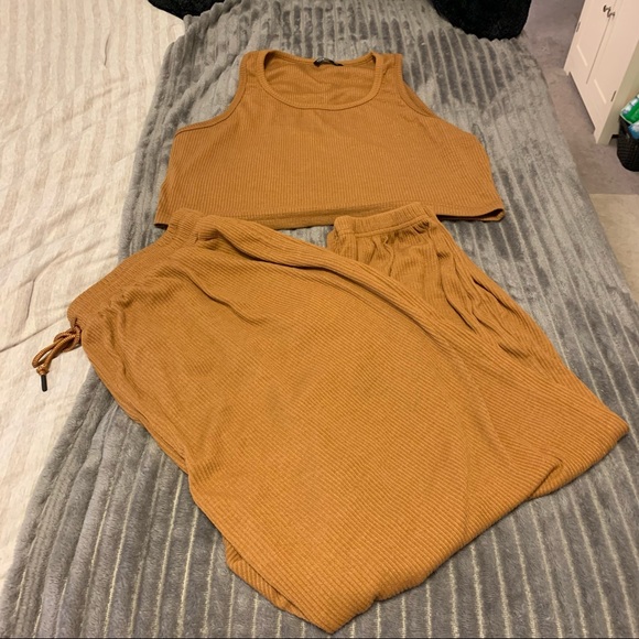 Super Cute Brown 2 Piece Set 🤎🤎 - Picture 3 of 16